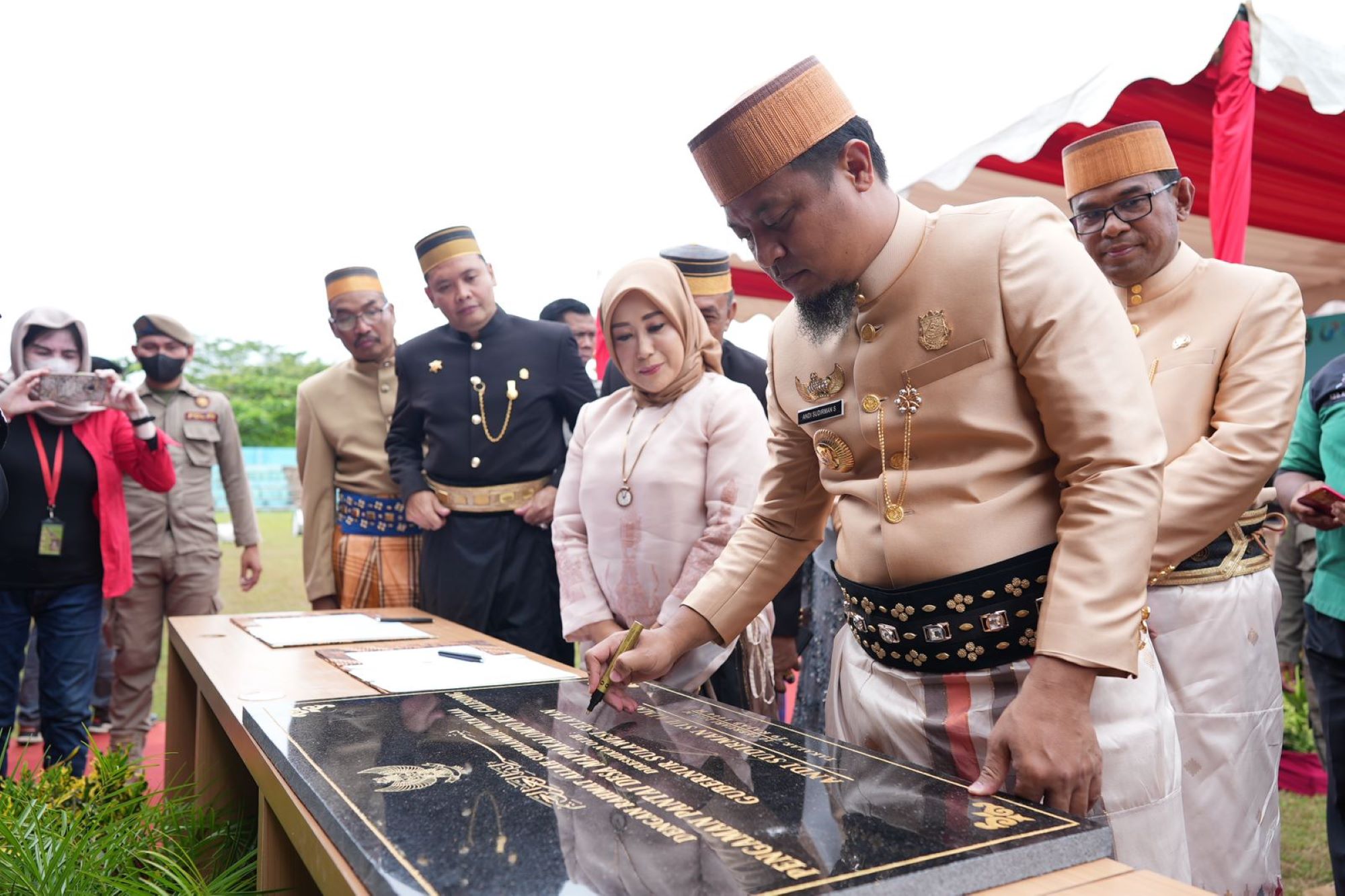Resmikan Tempat Pelelangan Ikan di Takalar, Andi Sudirman: Tahun Ini Dibangun Breakwater